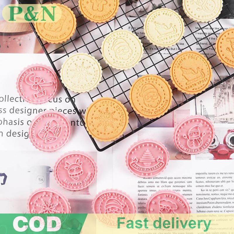 [P&N] ชุดเครื่องตัดคุกกี้คริสต์มาสทรงกลม 8 ชิ้น 3D แม่พิมพ์ตัดลายนูนสําหรับ Fondant บิสกิตชีสเบเกอรี่ Party Supplies [cod]