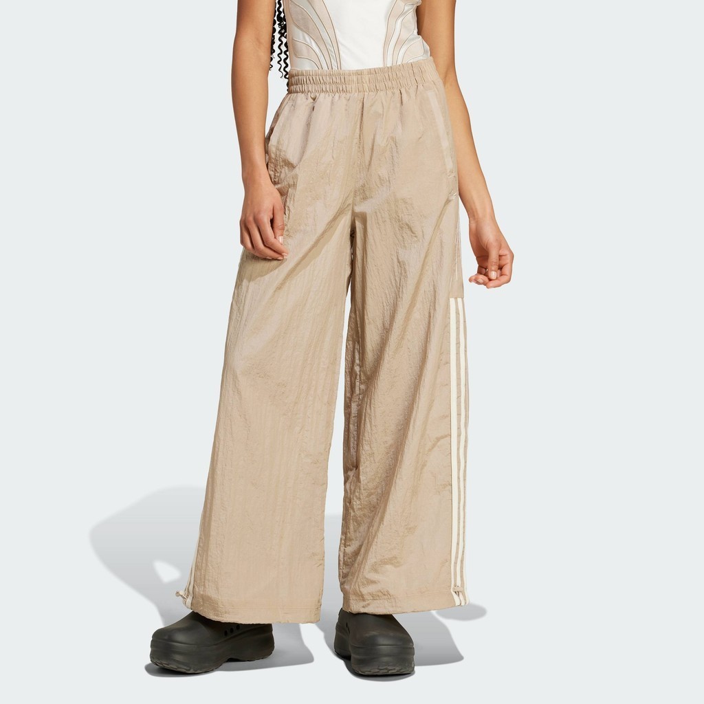 adidas ไลฟ์สไตล์ กางเกงแทรคผ้าไนลอน Atlanta Cut Line ผู้หญิง สีเบจ IY9240