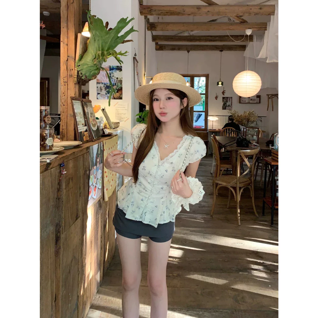 เสื้อครอปลายดอกสีม่วง คอวีแขนฟู สไตล์ฝรั่งเศส thumbnail 4