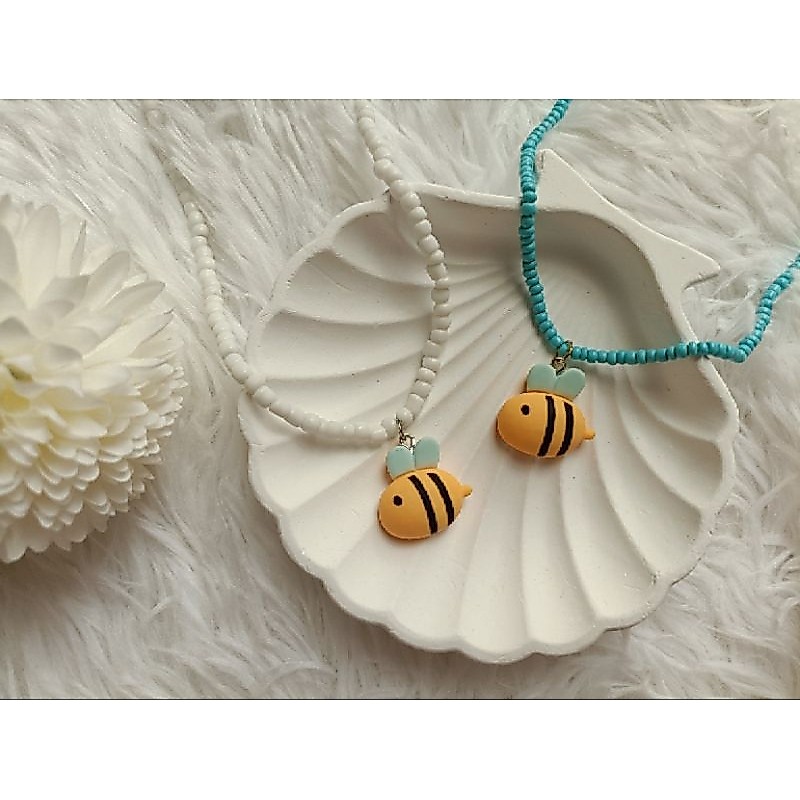🌼 New Arrival 🐝 สร้อยคอลูกปัด จี้ผึ้งน้อย