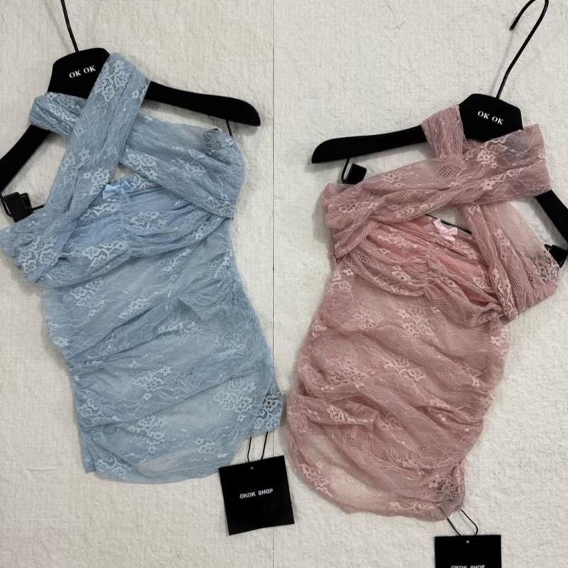 Jayleen Outfit : Bloomy Lace เสื้อคล้องคอผ้าลูกไม้