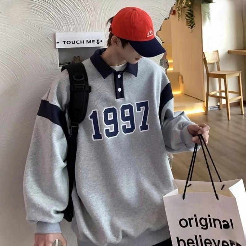 (S - 6XL) - เสื้อสเวตเตอร์คอปกขนาดใหญ่ (S - 6XL) BASEBALL 1997 Crewneck Polo Collar Mix Two Tone Men