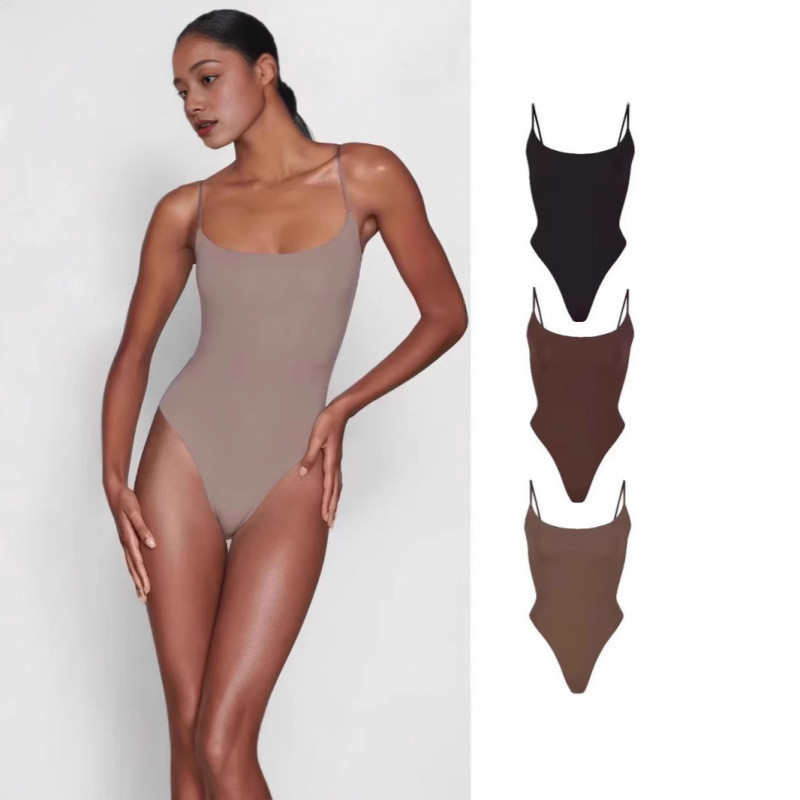 SKIMS SKIMS FITSEVERYBODYCAMI เสื้อกั๊กชิ้นเดียวสลิงทรงเข้ารูปพร้อมฐานเซ็กซี่