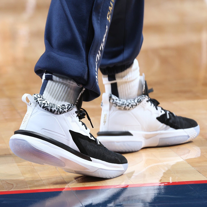 Nike Air Jordan Zion 1 Nike Zion Generation สีดําสีขาวรองเท้าบาสเก็ตบอลต่อสู้จริง DA3129-002