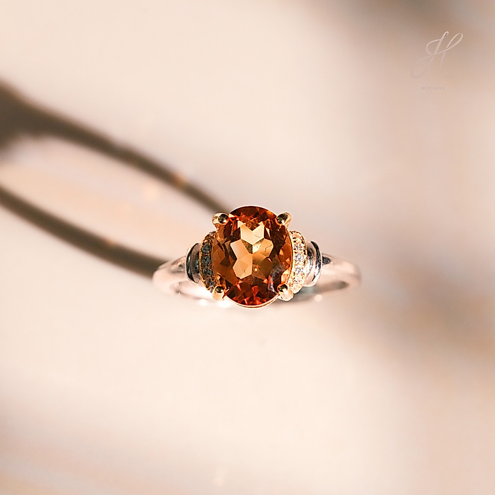 แหวนซีทรินโอวัลทูโทน  (Citrine Oval Two-Tone Ring – Radiant Elegance)