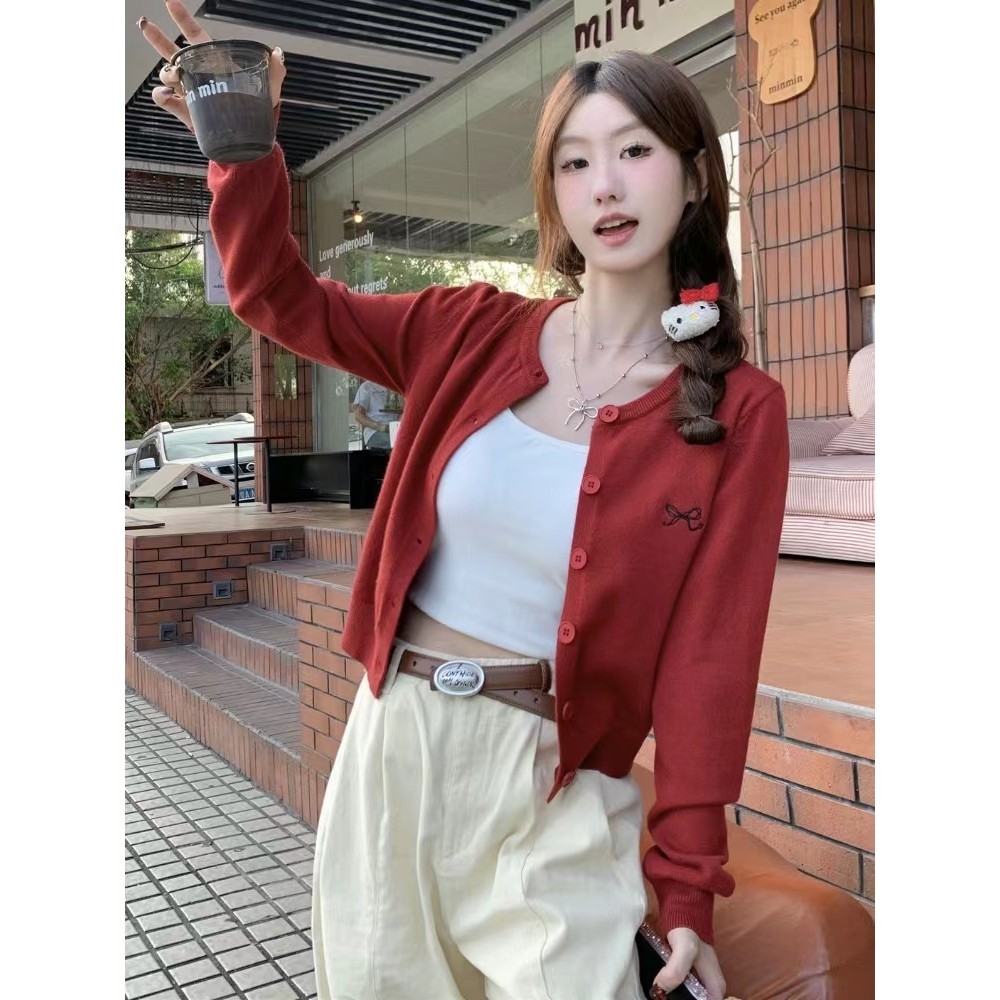 🍄GGals🍄เสื้อคาดิแกรนไหมพรม ปักฌบว์ที่หน้าอก กระดุมหน้า เข้ารูป แขนยาว คอกลมเกาหลีมาก ใส่สบาย น่ารัก - รูปที่ 5