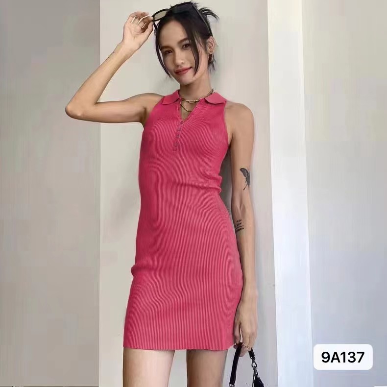 ชุดสไตล์ยุโรปและอเมริกัน แขนเสื้อแบบโปโล คอแบบเปิดหน้าอก แพทเทิร์นพื้นหลังลายแพ็คสะโพก IRR2