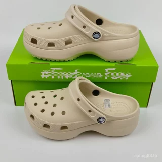 2W2R croos Influencer สไตล์ Cloud Hole รองเท้าผู้หญิงความสูงหนา Soled Breathable Anti-Slip Stepping on Shit รองเท้าแตะรองเท้าแตะ Baotou