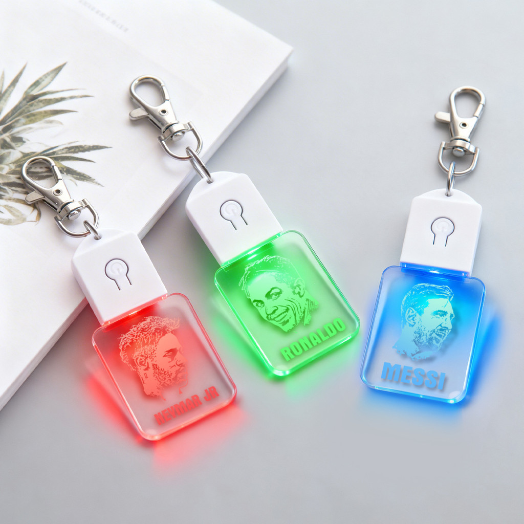 สินค้าฟุตบอล Kaka C Ronet Mar Messi Harland Yamar La Moss พวงกุญแจเรืองแสงสีสันสดใส [xliu]