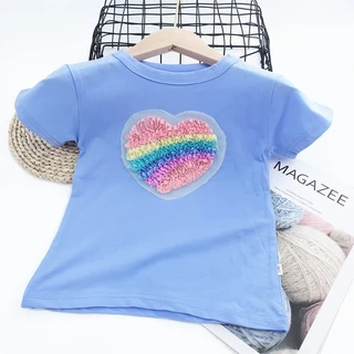 ใหม่ เสื้อยืดผ้าฝ้าย 100% แขนสั้น ปักลายหัวใจ สีรุ้ง สําหรับเด็กผู้หญิง 2026 P980