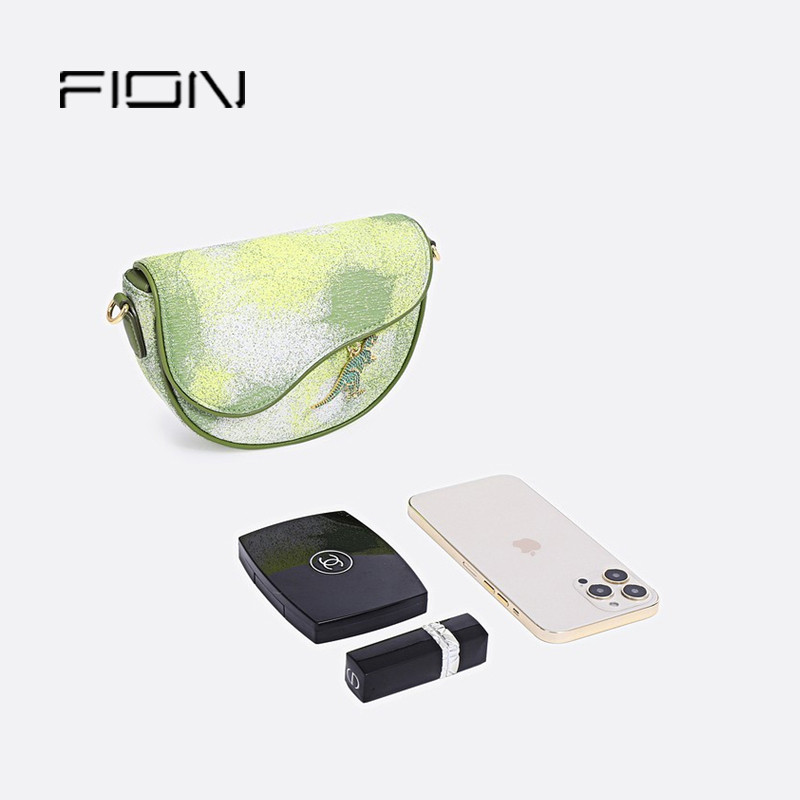 Fion Fion Fion 2022 ใหม่ Jurassic Saddle Bag Tote Bag กระเป๋าสะพาย Messenger กระเป๋า FAAFIYZ002/003