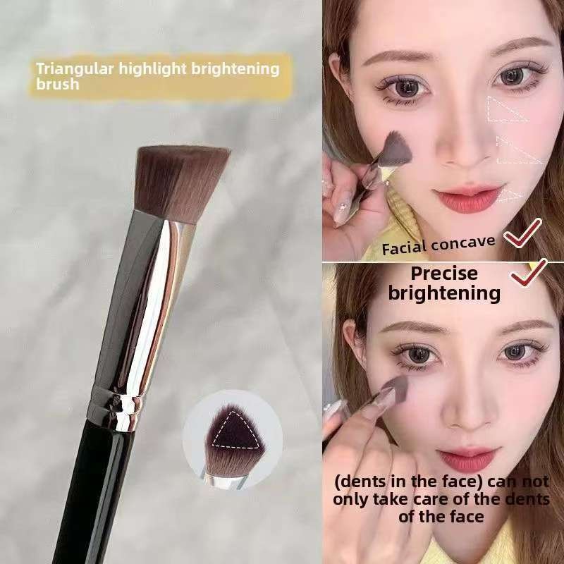 แปรงแต่งหน้าสามเหลี่ยม Tear Trough Brightening Facial Modification แปรงคอนซีลเลอร์ไร้เครื่องหมาย