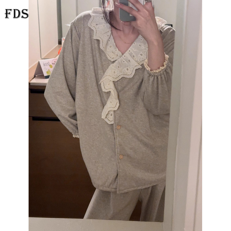 ชุดนอนผู้หญิงลายพิมพ์สีเทา ดีไซน์คอแบน ทำจากผ้าลูกไม้ สไตล์ใหม่สำหรับชุดลําลอง WBU5