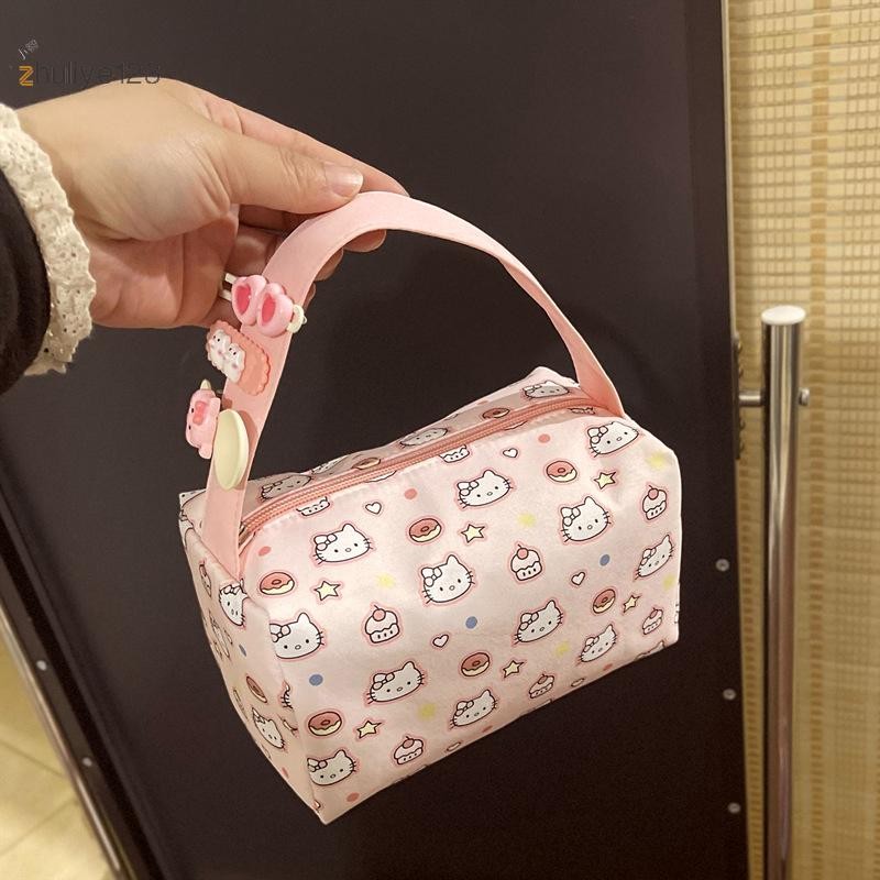 SANRIO <zhuliye123>น่ารักSanrio Hello Kittyกระเป๋าเครื่องสําอางสาวKTมือถือแต่งหน้ากระเป๋าขนาดใหญ่ควา