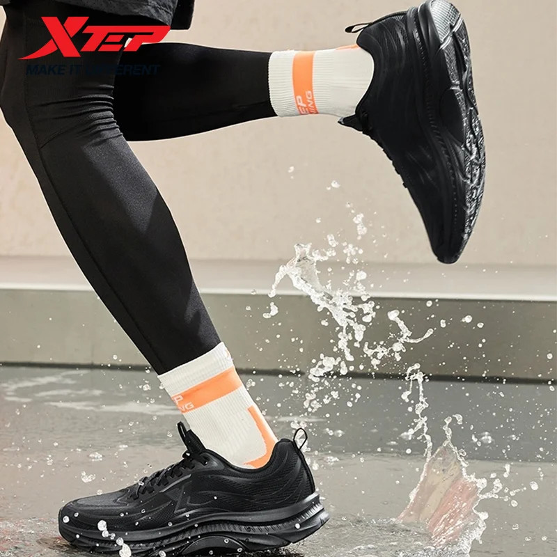 XTEP QINGYUE FW รองเท้าผู้ชาย รองเท้ากีฬา กันน้ำ ลดแรงกระแทก เด้งกลับ กันลื่น ทนทาน — صورة 6