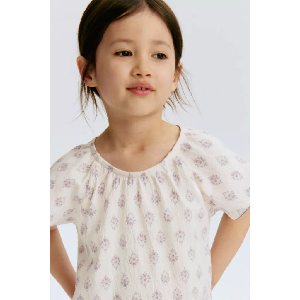 H&M(เอชแอนด์เอ็ม) เสื้อทอผ้าครีปลายพิมพ์ลาย เด็กหญิง 1341333_1