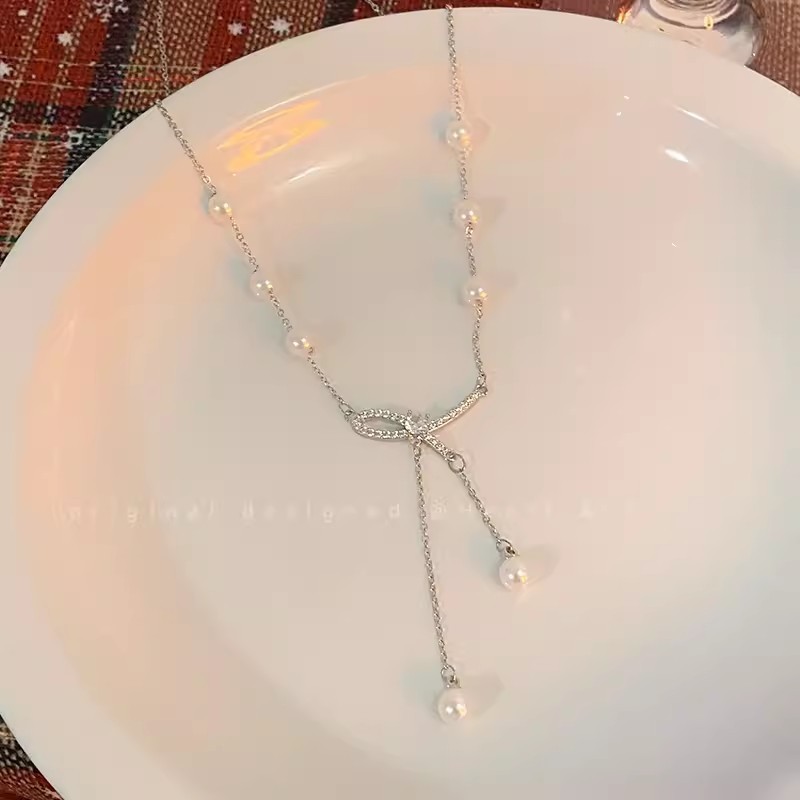 Ins สร้อยคอผู้หญิง 2024 สไตล์ใหม่ Bow Pearl พู่ Clavicle Chain Classy All-Match Niche อุปกรณ์เสริมเค