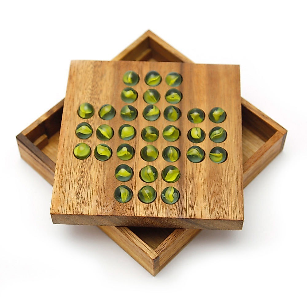 ของเล่นไม้ หมากข้ามลูกแก้ว (Solitaire Game with Glass Marbles) Ama-Wood
