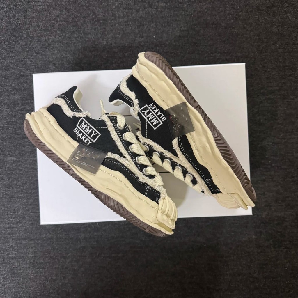 MMY Mihara Kangyu Raw Edge Distressed Flat รองเท้าผ้าใบผู้ชาย