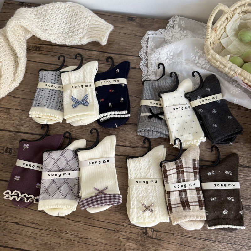 ถุงเท้าผ้าฝ้ายผู้หญิง สไตล์เกาหลี Retro Sweet Lolita ลายดอกไม้สีน้ำตาล