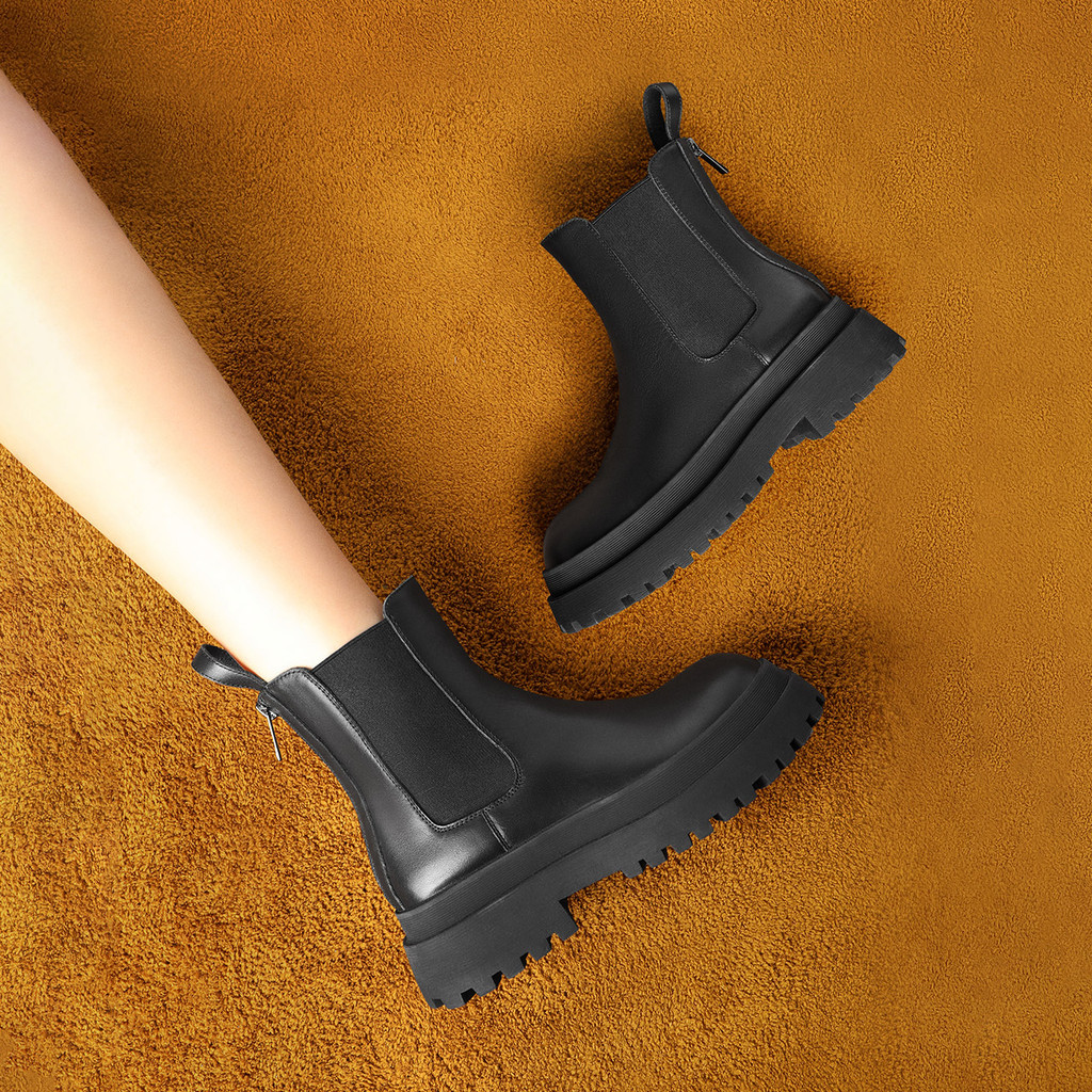 2022ฤดูหนาวรูปแบบใหม่ห้างสรรพสินค้าสไตล์เดียวกันเชลซีรองเท้าผู้หญิงรองเท้าอังกฤษหนังหนาSoledแพลตฟอร์