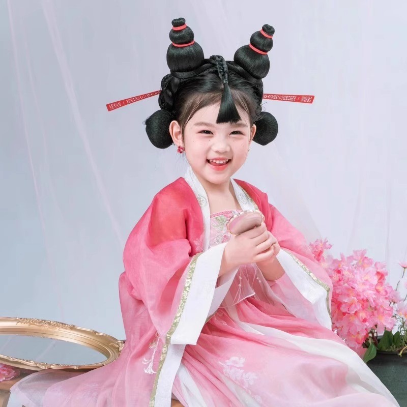 ชุดcosplay Hanfuสำหรับเด็ก ออกแบบจากNezhaและShiji Empress