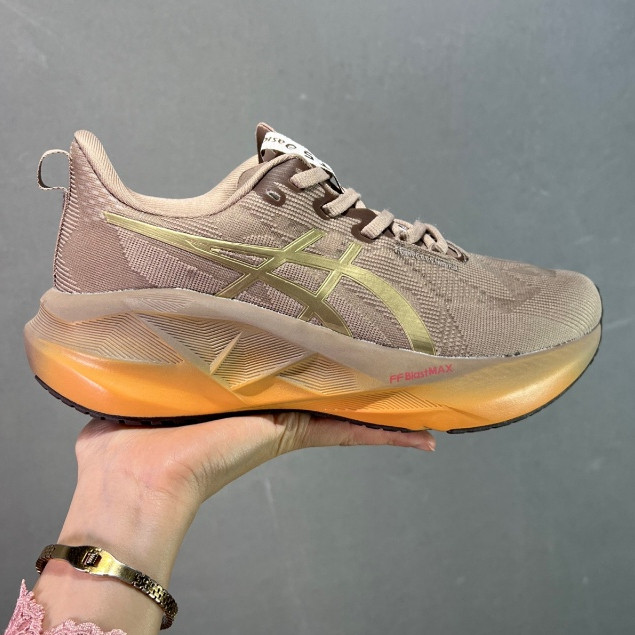 Asics Novablast 5 รองเท้าสำหรับวิ่งผู้ชายและผู้หญิงShock Absorption 1011C031