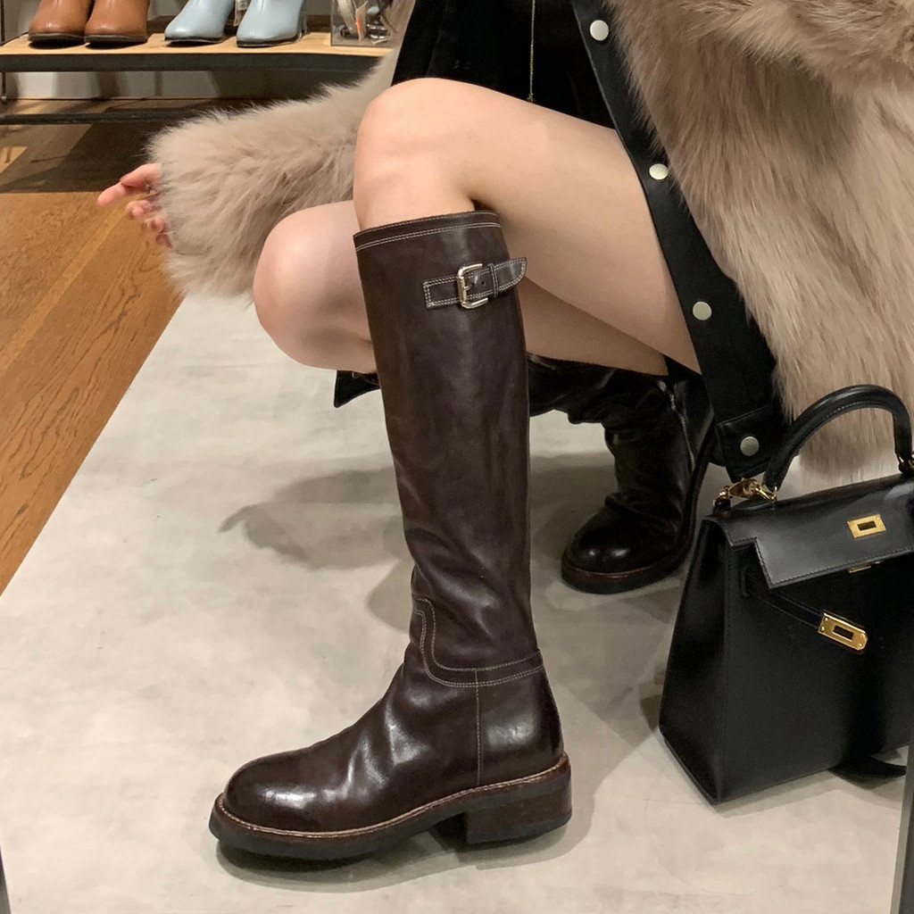 รองเท้า retro cowhide สีดำส้นหนาสำหรับฤดูใบไม้ร่วงและฤดูหนาว