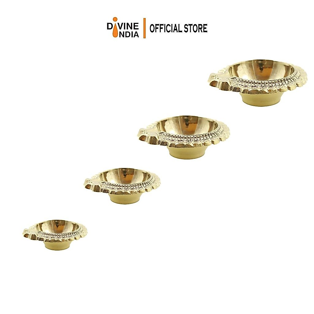 ทองเหลือง Emboss Villaku Design Emboss Diya โคมไฟน้ํามันอินเดีย Diwali Deco