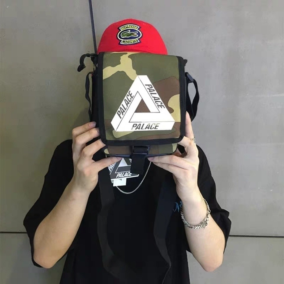 Palace Mini Sports Messenger กระเป๋าสะพายไหล่ผู้ชาย