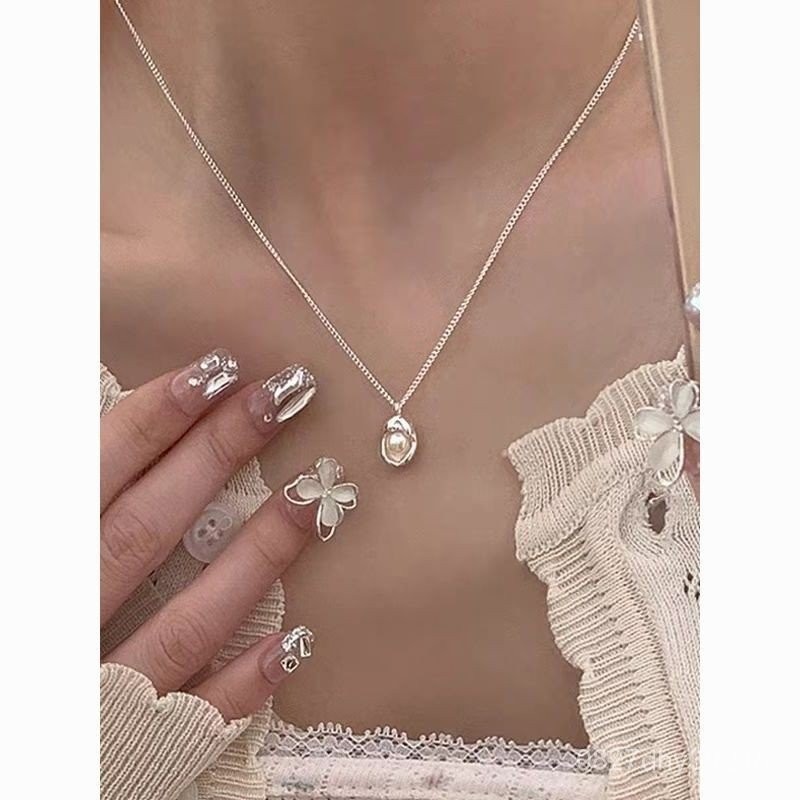 ของขวัญวันหยุด Simple Pod Clavicle Pearl High-End Design สร้อยคอแฟชั่น Pearl เงินสเตอร์ลิง Classy Ni