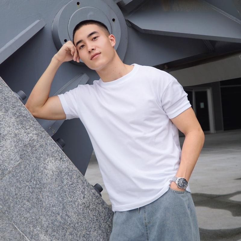 AMTAR เสื้อยืดทรงรัดกล้าม เรียบแต่เท่ ใส่ง่ายได้ทุกวัน เสื้อฟิตพอดีตัว อวดหุ่นเบาๆ แต่โดนใจเต็มๆ เนื