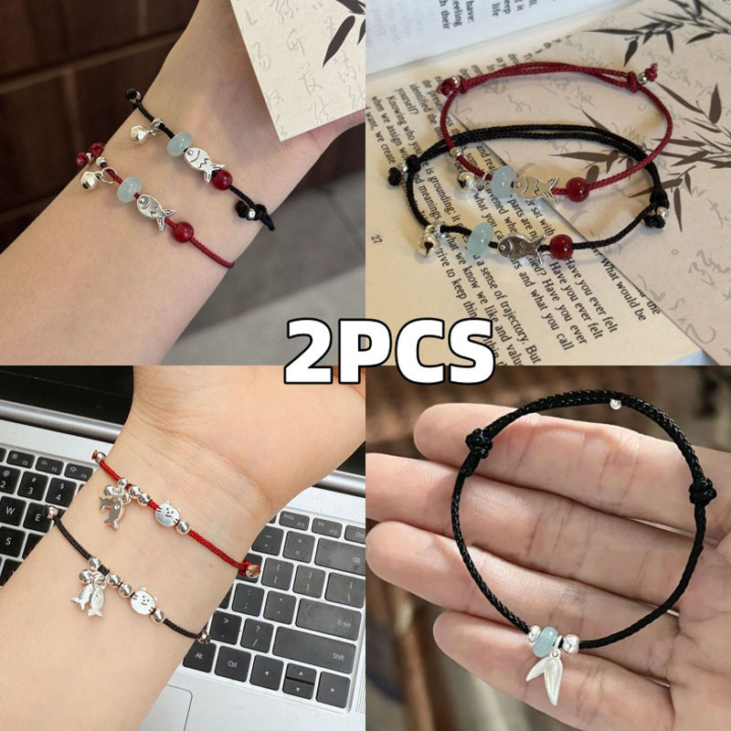 เชือกสีแดงพร้อมจี้สร้อยข้อมือ คู่ เหมาะสำหรับของขวัญและเป็นอุปกรณ์เสริม ส่งต่อให้เพื่อนอย่างลงตัว