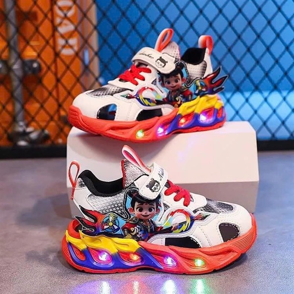 รองเท้าผ้าใบมีไฟสําหรับเด็กผู้ชายพื้นนิ่มเบาสบายเท้าเด็กรหัสเค20222