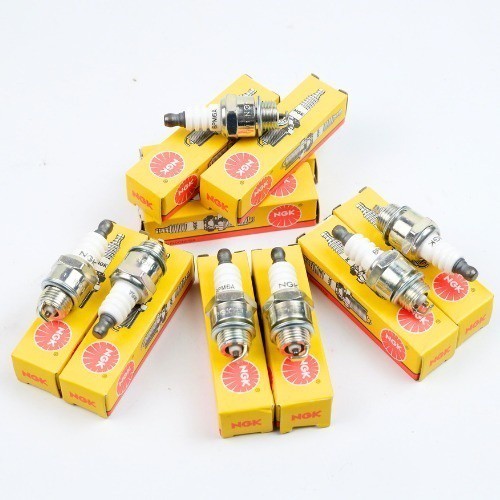 หัวเทียนเครื่องตัดหญ้า NGK BPM6A Moto