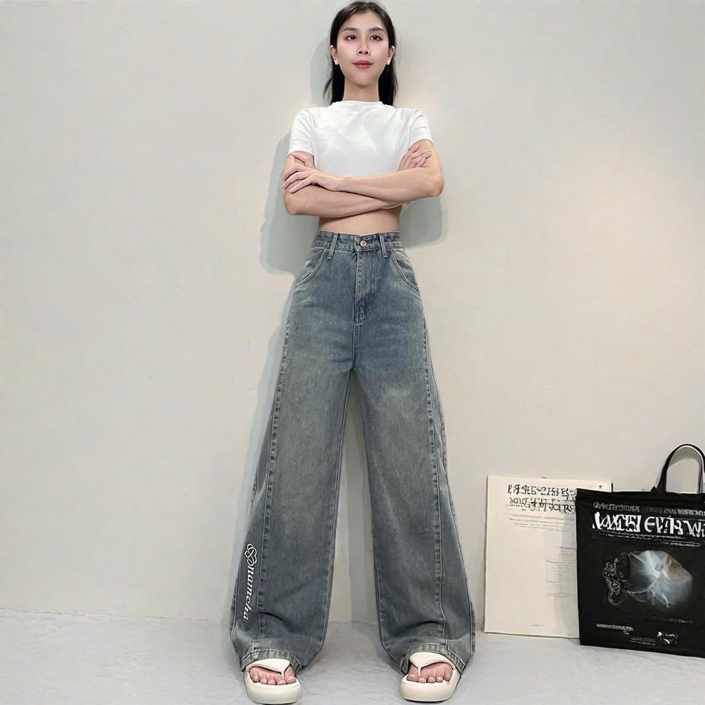 NAMCHA กางเกงยีนส์เอวสูงทรงกระบอกกลาง สีวินเทจ ปักNAMCHA ปลายขา 313