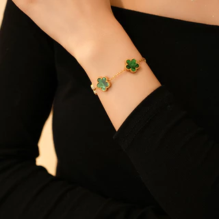 สร้อยข้อมือสแตนเลส Five-Leaf Clover แบบเรียบง่ายและเข้าได้กับทุกสไตล์ บุคลิกภาพหรูหราในแบบญี่ปุ่นและเกาหลี เป็นของขวัญวันเกิดที่เหมาะสม