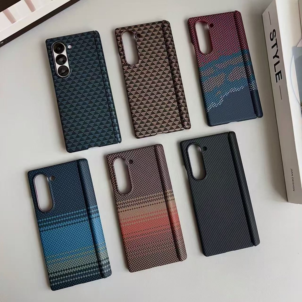 เคสโทรศัพท์คาร์บอนไฟเบอร์แม่เหล็กสําหรับ Samsung Galaxy Z พับ 5 6 7 W24 W25 Frosted Kevlar Grain Ultra-thin PC กันกระแทกป้องกันกรณี