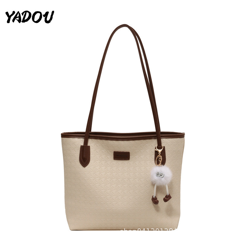 YADOU กระเป๋าโท้ทความจุขนาดใหญ่หรูหราสําหรับผู้หญิงที่มีการออกแบบการทอผ้าที่ทันสมัยและเสน่ห์ปอมปอมน่