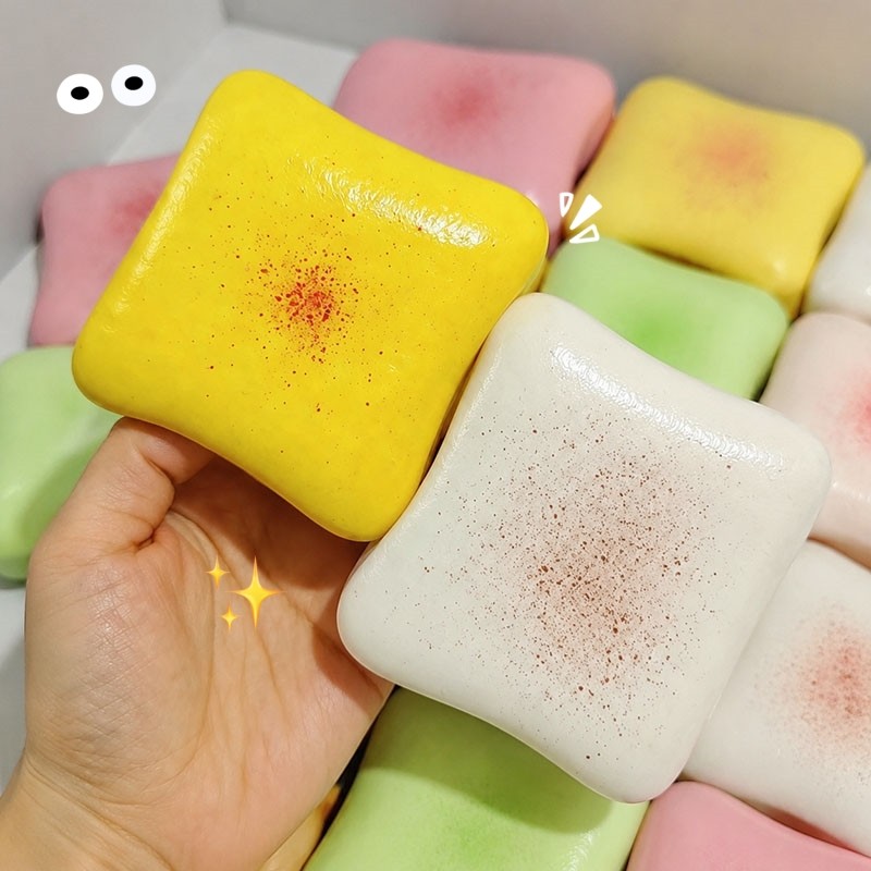 นุ่มมินิขนมปังสกุชชี่ของเล่นที่มีสีสันบีบอัดอุปกรณ์ประกอบฉากฟื้นตัวช้าของขวัญที่น่าพอใจอุปกรณ์สําหรับเด็กและผู้ใหญ่