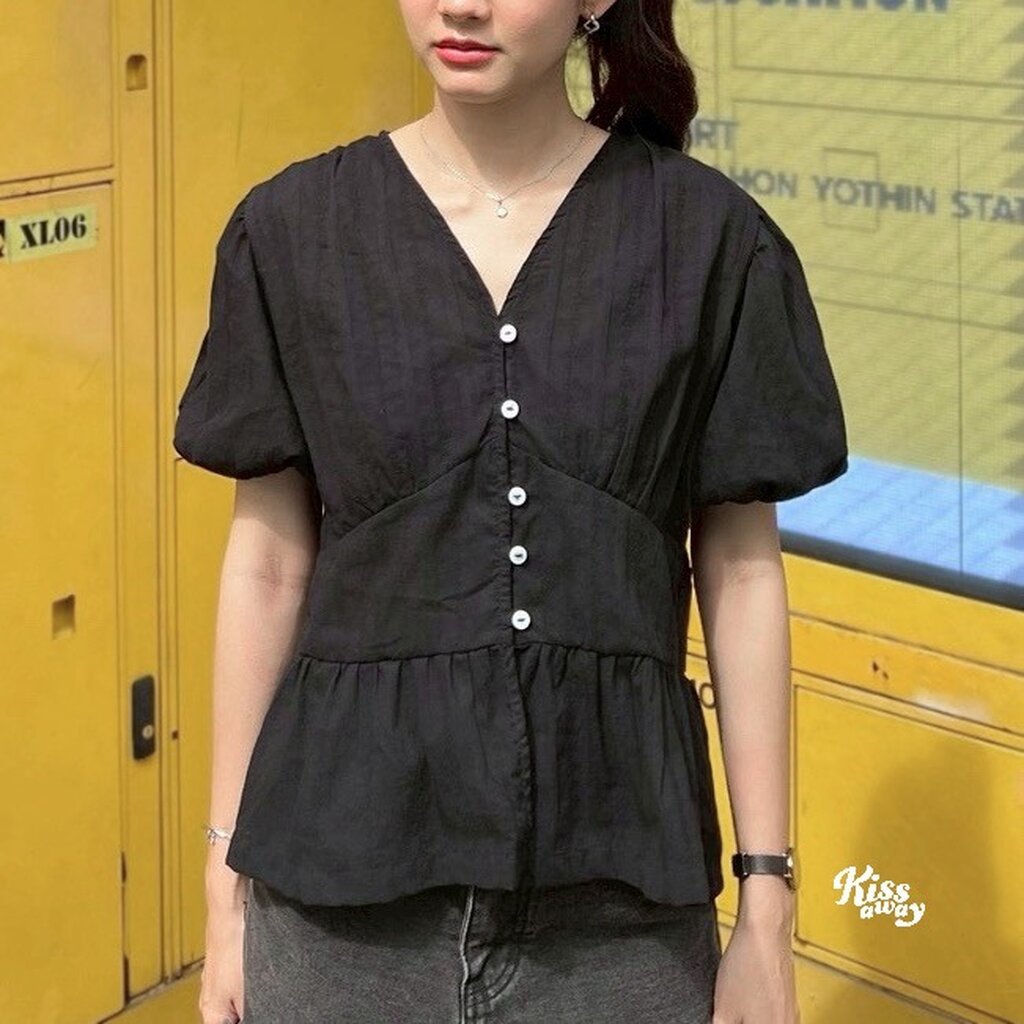 Whisperly เสื้อละมุนแขนตุ๊กตา ใส่ง่าย ได้ลุคสาวญี่ปุ่นวินเทจน่ารักสุดในแอปนี้!