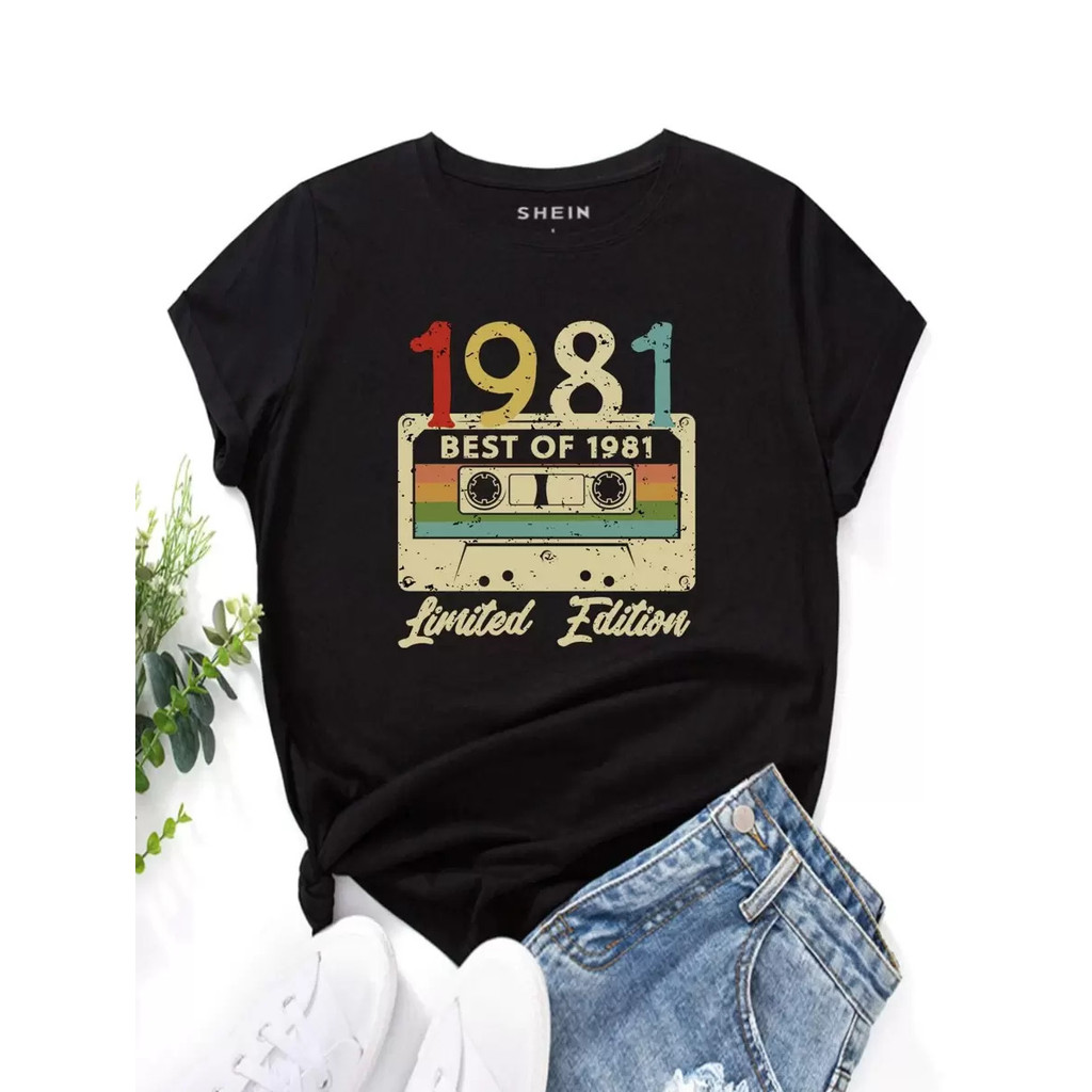 Audiotape และ Letter Graphic Tee Graphic Tees ผู้หญิง Tops