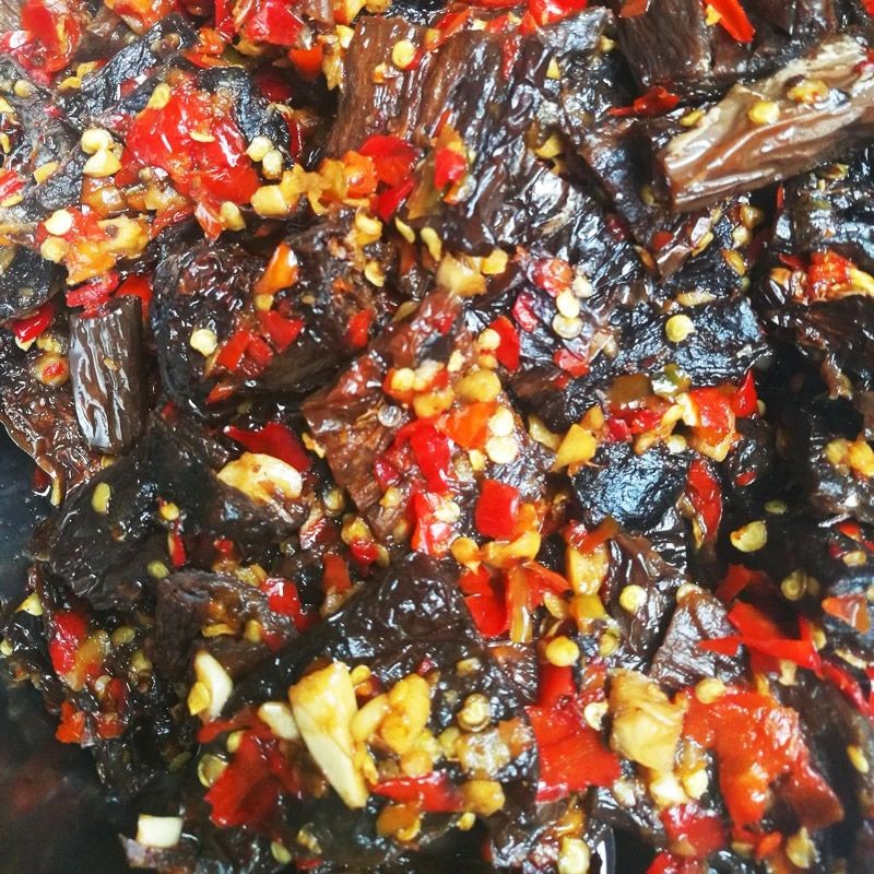 湖南香辣茄子扎湖南腌茄子油淋茄子皮酱香茄子罐装腌制茄子下饭菜Hunan spicy eggplant tie Hunan pickled eggplant oil eggplant20250903