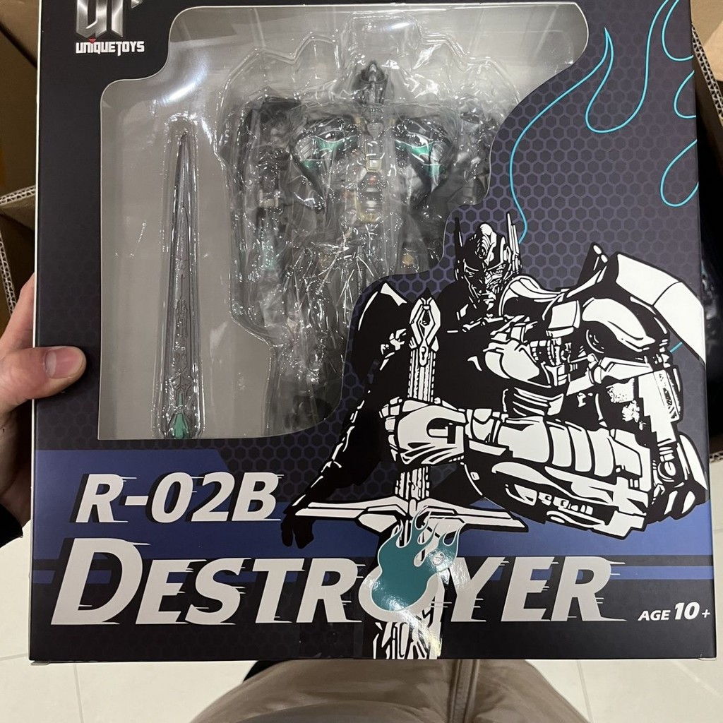 พร้อมสต็อก UT คอลัมน์อัศวิน R-02b Dark Optimus สีดํารุ่นรถ Transformation ของเล่น MPM ภาพยนตร์ King 
