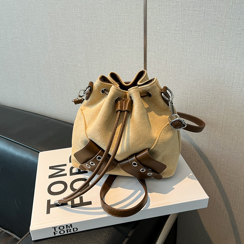 Retro Suede Cross-Body Bucket Bag ผู้หญิง 2025 สไตล์ใหม่ Beam Design All-Match Light แฟชั่น