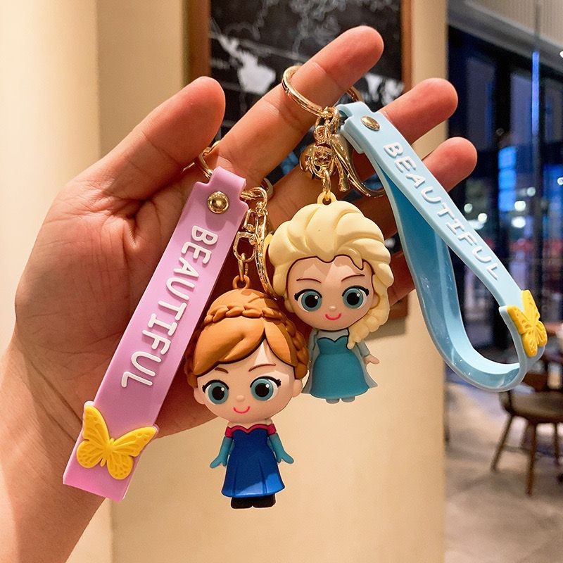 2025 สินค้าใหม่เจ้าหญิงเอลซาโรแมนติกการ์ตูนพวงกุญแจรถกระเป๋านักเรียนน่ารักสร้างสรรค์พวงกุญแจรักแช่แข็งจี้20250917