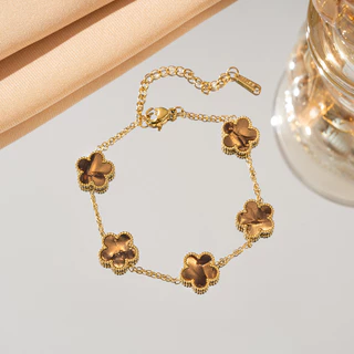สร้อยข้อมือสแตนเลส Five-Leaf Clover แบบเรียบง่ายและเข้าได้กับทุกสไตล์ บุคลิกภาพหรูหราในแบบญี่ปุ่นและเกาหลี เป็นของขวัญวันเกิดที่เหมาะสม