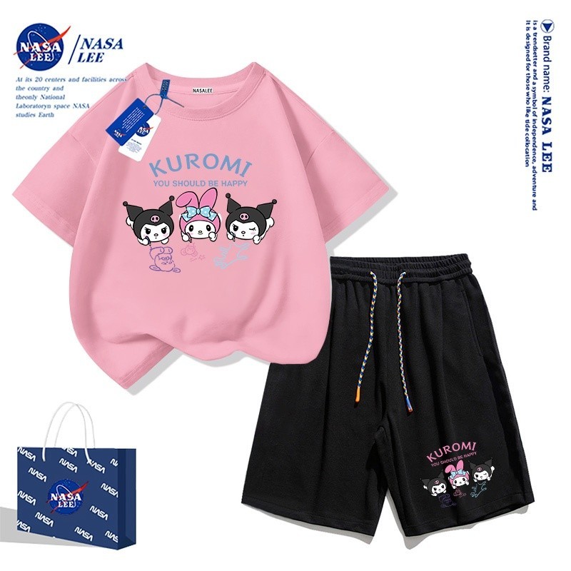 【จัดส่งไทย】2ชิ้น BOBNASA เสื้อยืดแขนสั้นสีชมพู พร้อมกางเกงขาสั้นลายคูโระมิ ชุดสองชิ้นสำหรับเด็กหญิง รุ่นใหม่ปี#99