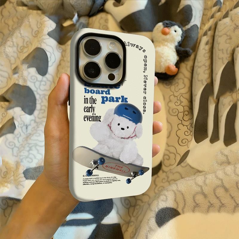 อินเทรนด์ที่ไม่ซ้ํากันสเก็ตบอร์ดหมีสองชั้นเหมาะสําหรับiPhone 16 15 14 13 12 11 Pro Maxหลุมขนาดใหญ่16