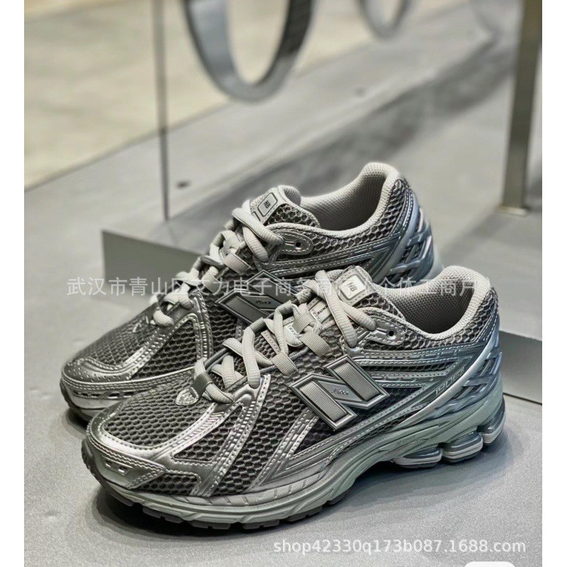 Puxin Baentway 1906R Liquid Silver ผู้ชายผู้หญิงสบายๆกีฬารองเท้าตาข่าย Breathable Running Daddy รองเ